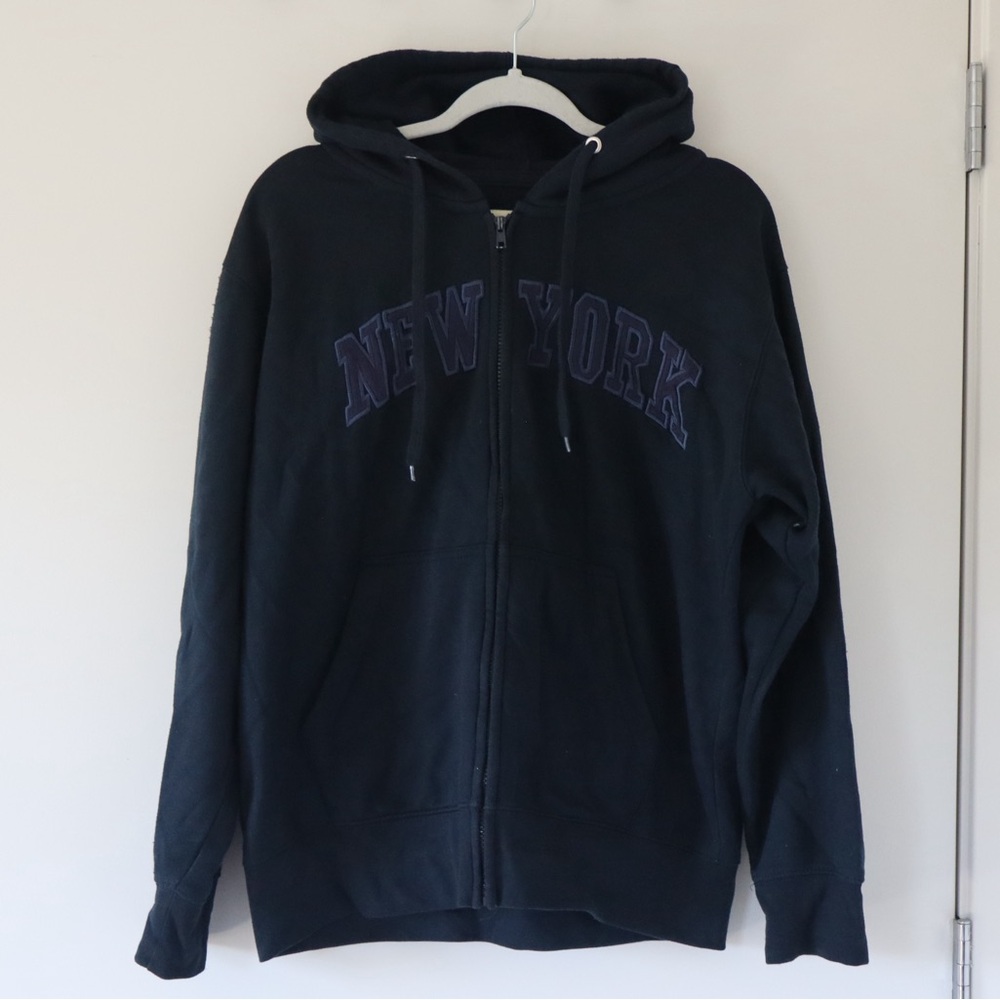 Men's Black Hoodie with New York Print